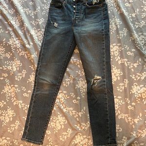 Levi’s blue jeans wedgie skinny, size 25 ankle length